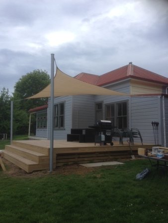 A great use of a 5x5m Square Shade Sail. Picture sent in by Leticia & Glenn from Whakatane, New Zealand\\n\\n6/11/2015 5:49 PM