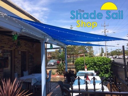 Jan Kelly has used 3 of our blue 3x3x3 triangle shade sails for her restaurants outdoor dining area.\\n\\n11/12/2014 3:12 PM