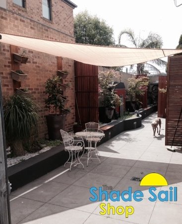 Karl Kent has used a right angled 3x5x5.8 sand shade sail in his lovely courtyard.\\n\\n28/11/2014 2:36 PM