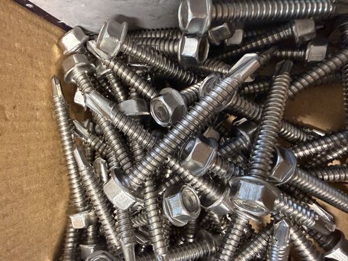 6. 3X38MM HEX WASHER HEAD SELFDRILLING SCREW GR 304