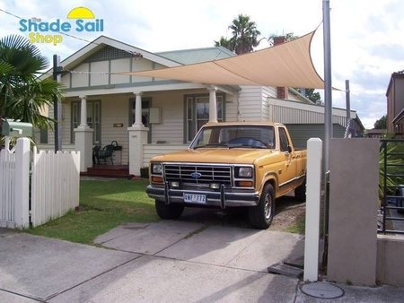 Yvonne and Ian have decked out the front of their lovely property with a combination of triangle shade sails. using galvanised posts with built in eye plates, chain to extend where needed and turnbuckles.\\n\\n2/05/2015 3:28 PM