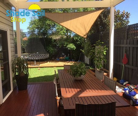 Thanks Melanie for sending in your pictures. Giving shade to her outdoor area is a 3x4x5m sand right angle triangle shade sail\\n\\n16/02/2016 2:59 PM